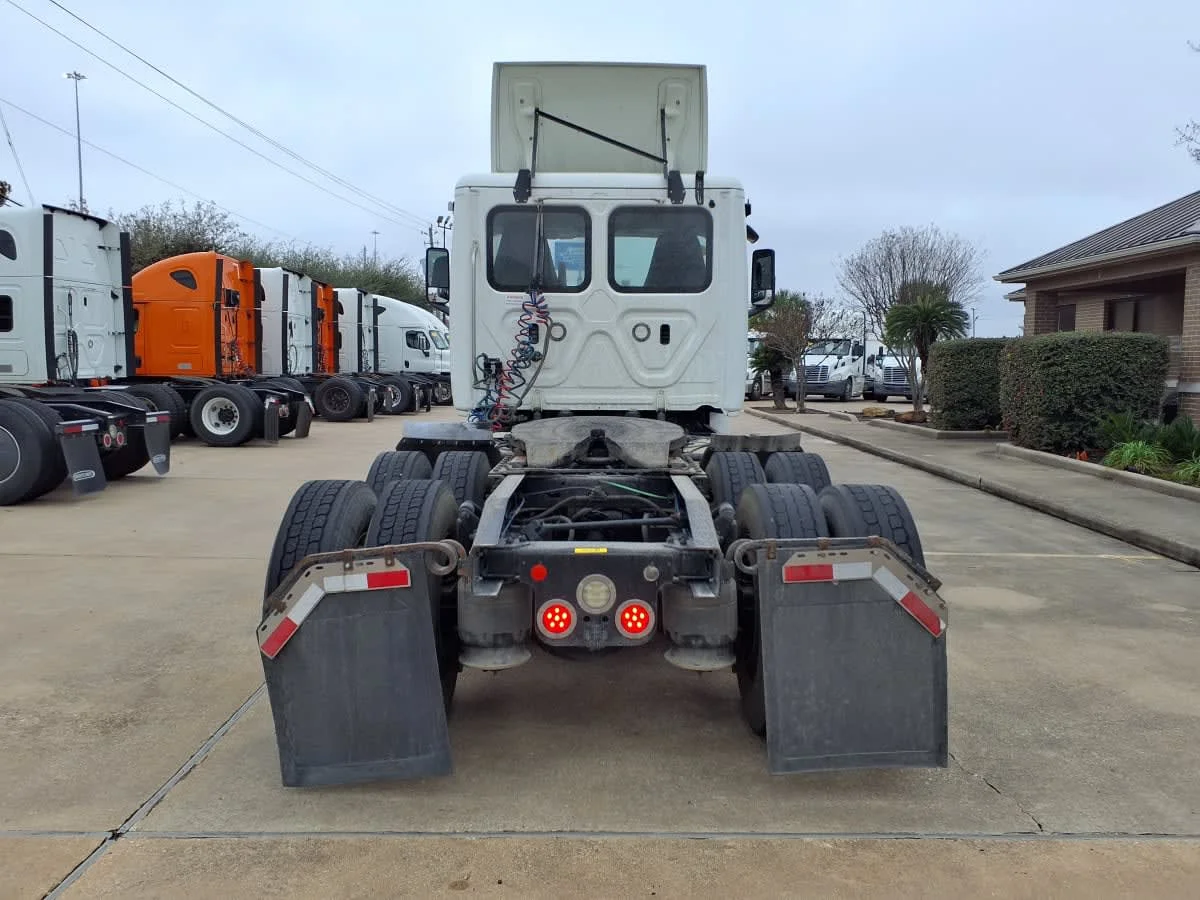 2020 Freightliner Cascadia in Houston, TX — photo 5