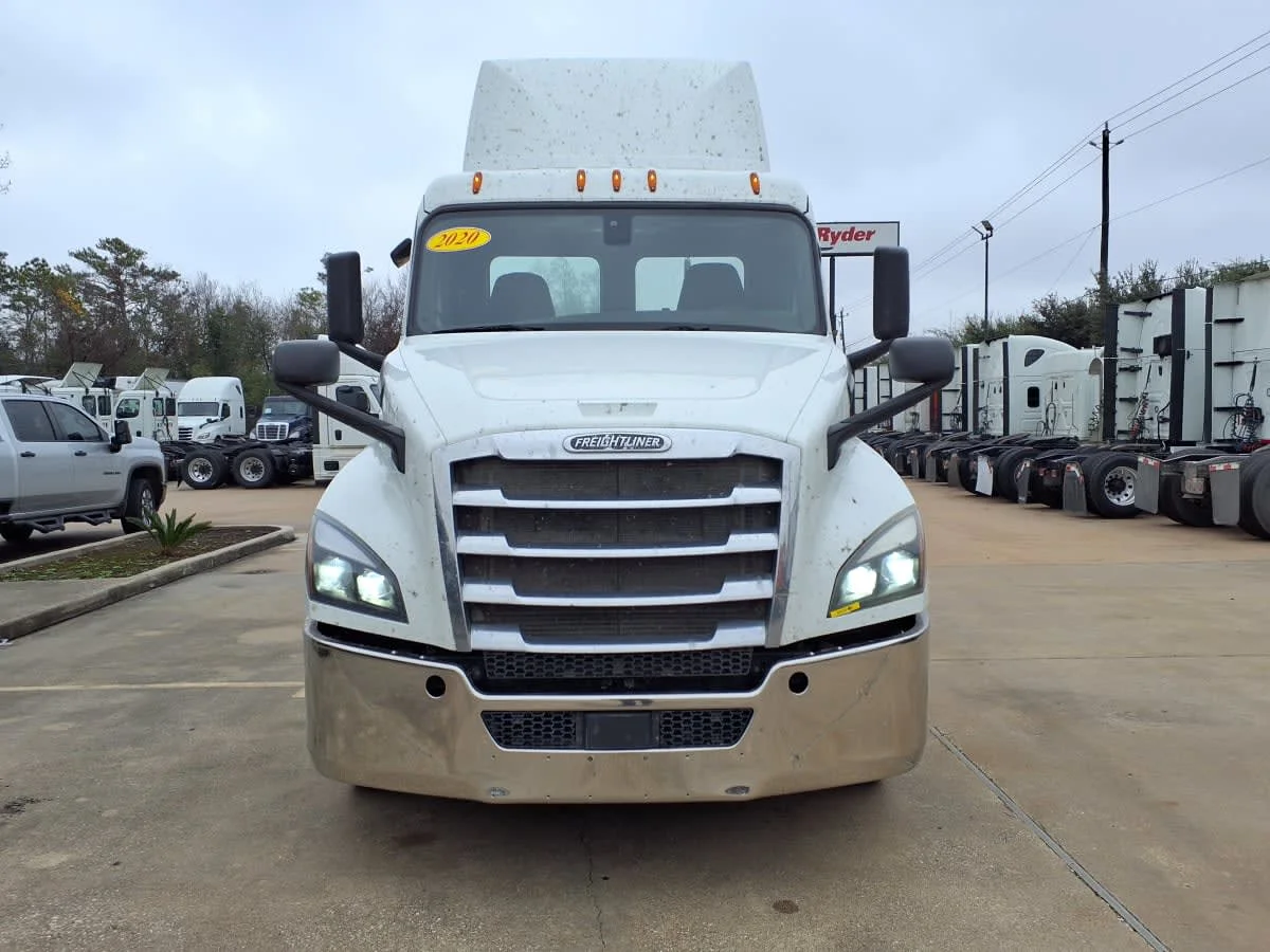 2020 Freightliner Cascadia in Houston, TX — photo 2