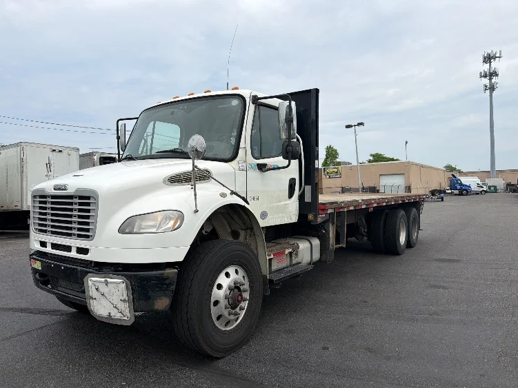 2016 Freightliner eM2 in West Babylon, NY — photo 3