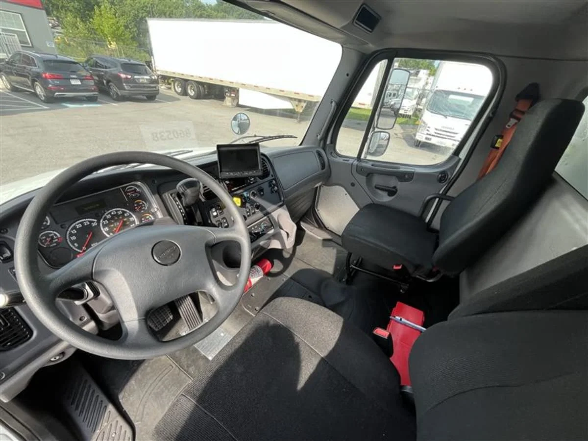 2019 Freightliner M2 106 in Beltsville, MD — photo 7