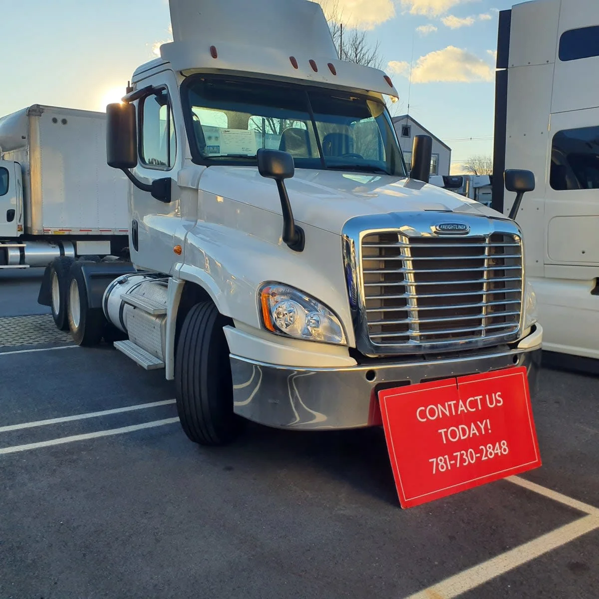 2019 Freightliner Cascadia - image 3