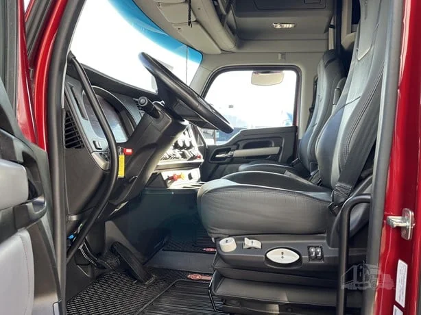 2023 Kenworth T680 - image 11
