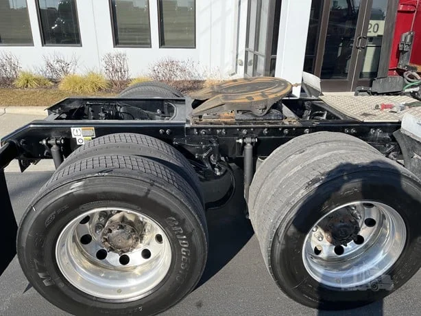 2023 Kenworth T680 - image 9