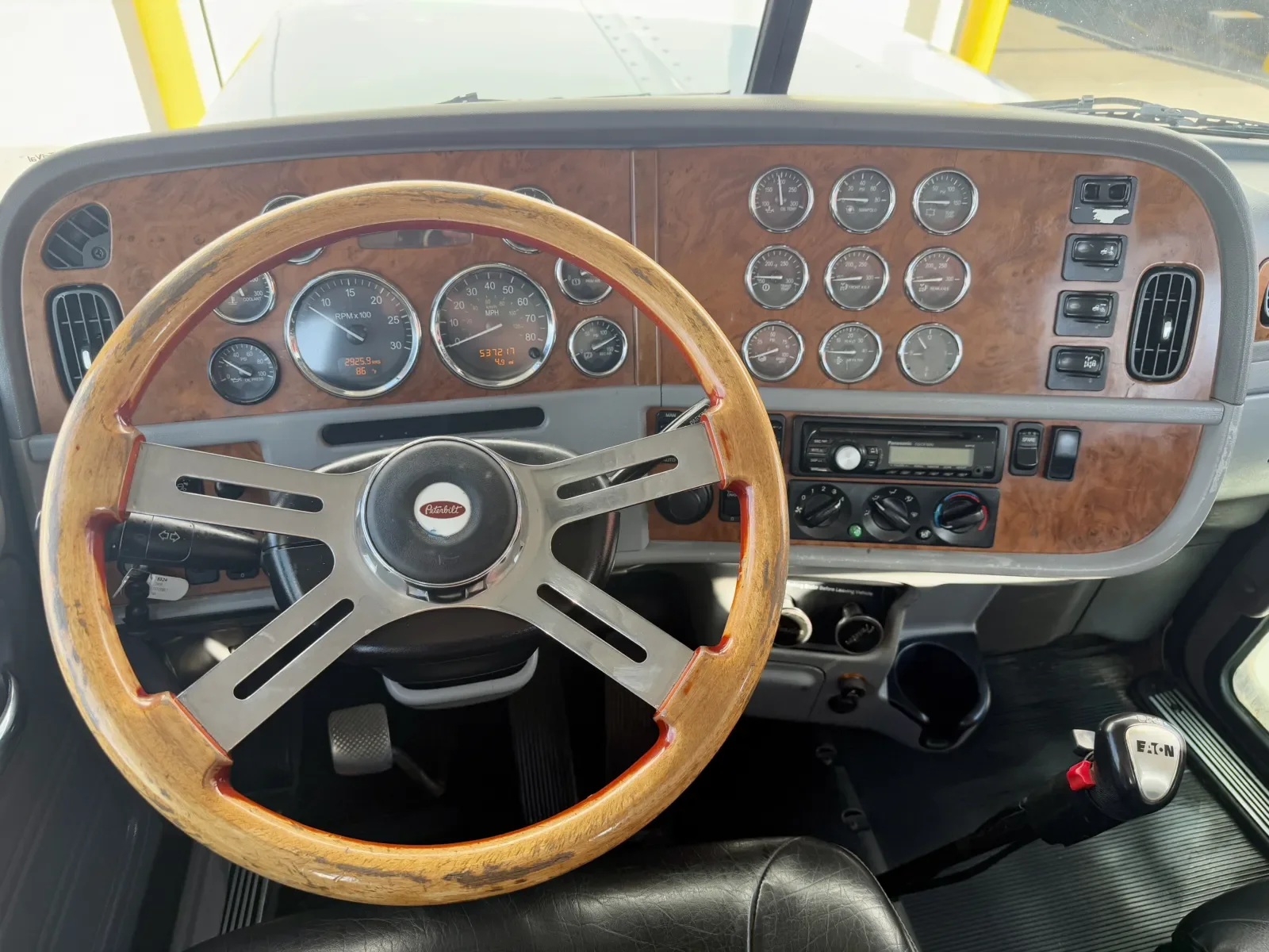 2009 Peterbilt 388 in New Lenox, IL — photo 16