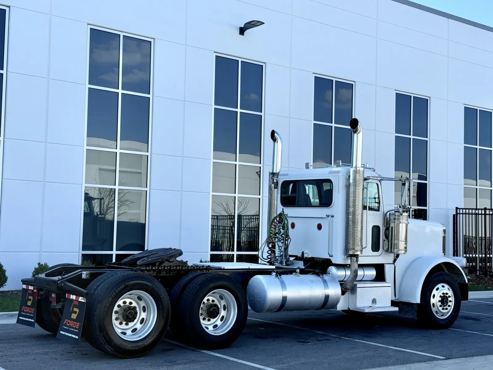 2009 Peterbilt 388 in New Lenox, IL — photo 5