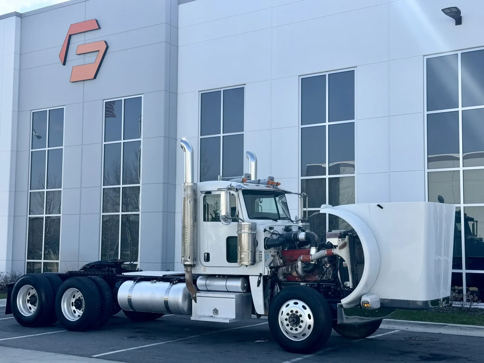 2009 Peterbilt 388 in New Lenox, IL — photo 9