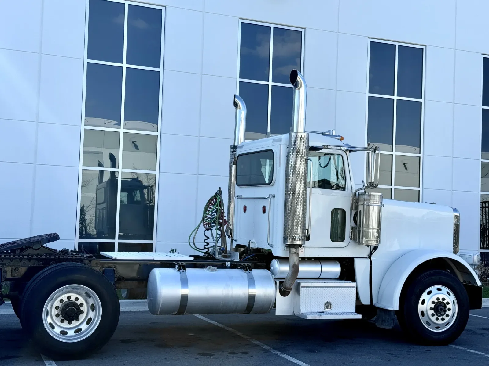 2009 Peterbilt 388 in New Lenox, IL — photo 7