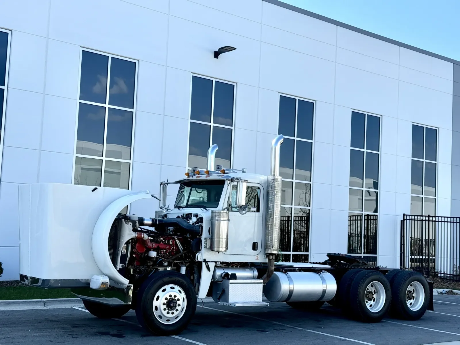 2009 Peterbilt 388 in New Lenox, IL — photo 10