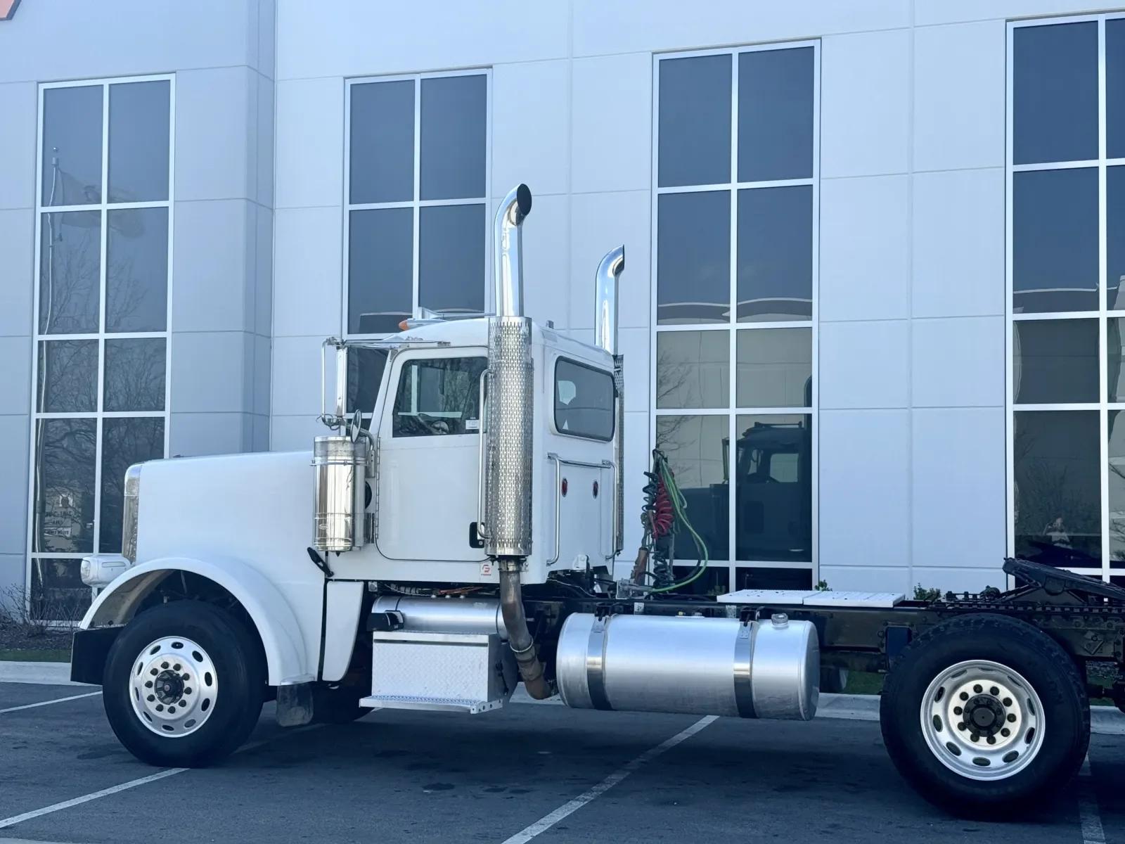 2009 Peterbilt 388 in New Lenox, IL — photo 8