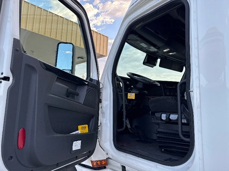 2024 Freightliner Cascadia in Salt Lake City, UT — photo 9