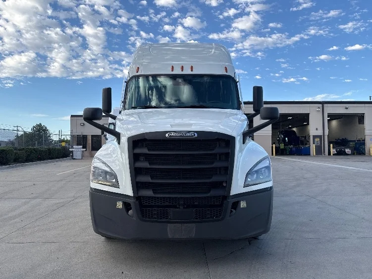 2024 Freightliner Cascadia in Salt Lake City, UT — photo 2