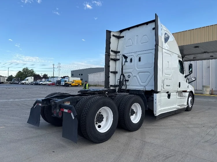 2024 Freightliner Cascadia in Salt Lake City, UT — photo 7