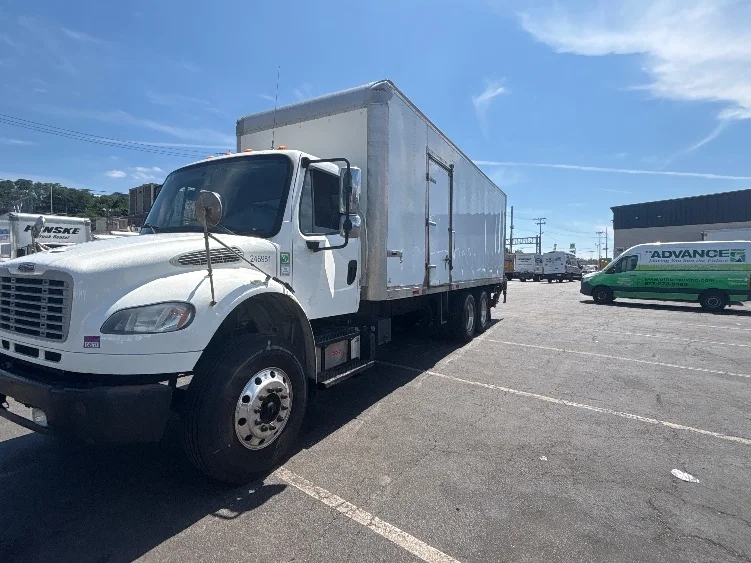 2019 Freightliner eM2 in North Bergen, NJ — photo 3