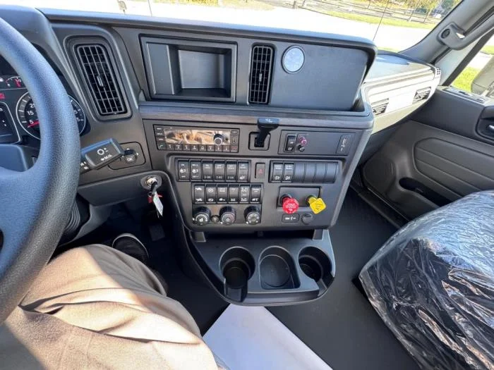 2026 International HX - image 13