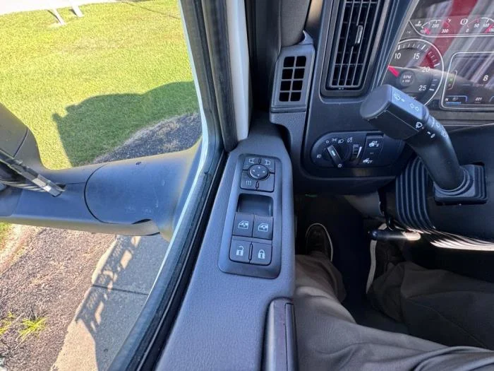 2026 International HX - image 15