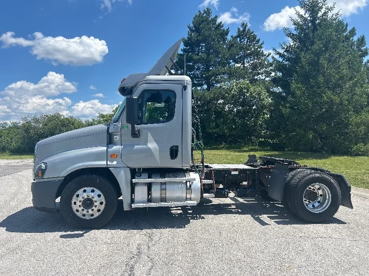 2020 Freightliner Cascadia in Rochester, NY — photo 4