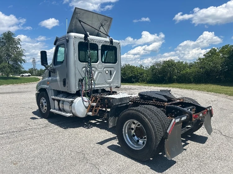2020 Freightliner Cascadia in Rochester, NY — photo 5