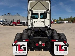 2021 Freightliner Cascadia - image 4