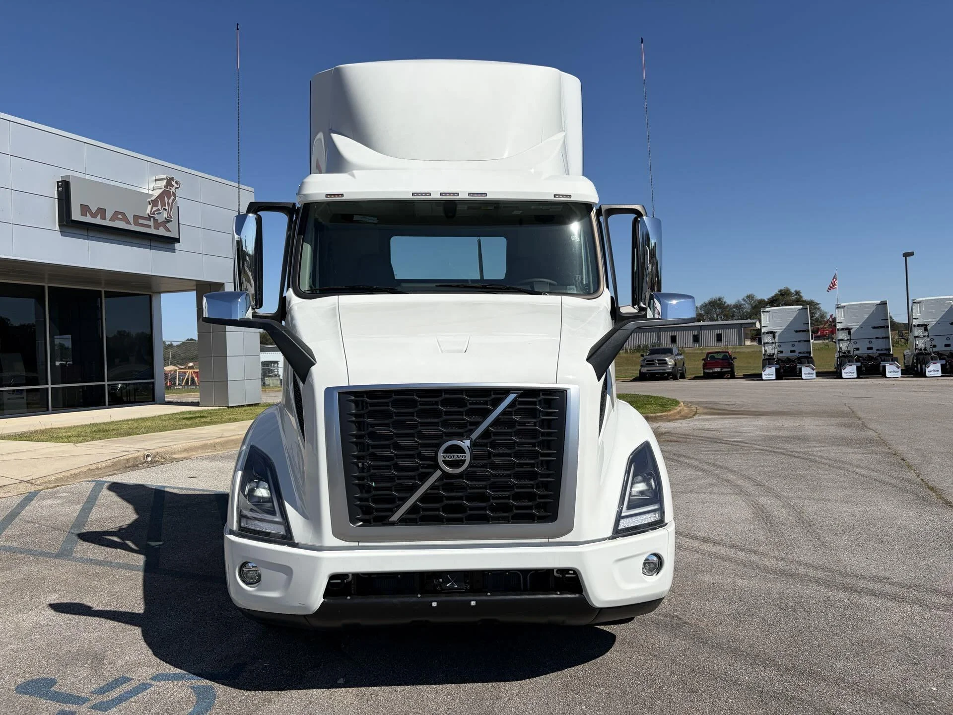 2026 Volvo VNR 640 - image 2