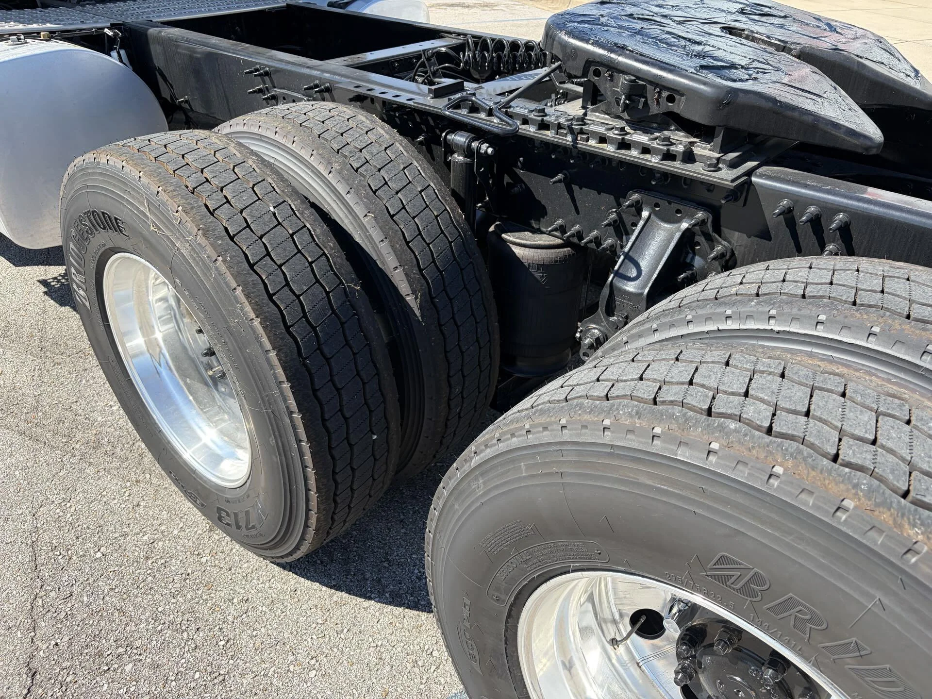 2026 Volvo VNR 640 - image 7