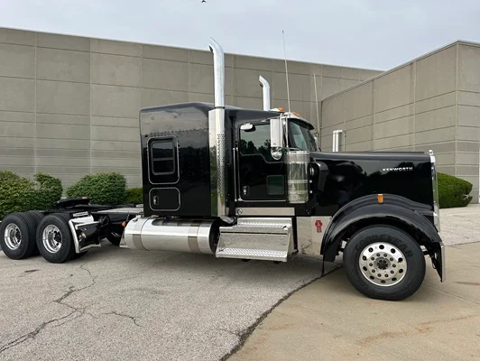 2027 Kenworth W900 in Olathe, KS — photo 15