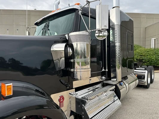 2027 Kenworth W900 in Olathe, KS — photo 3