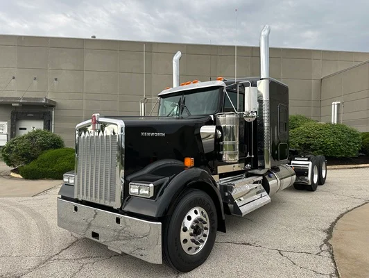 2027 Kenworth W900