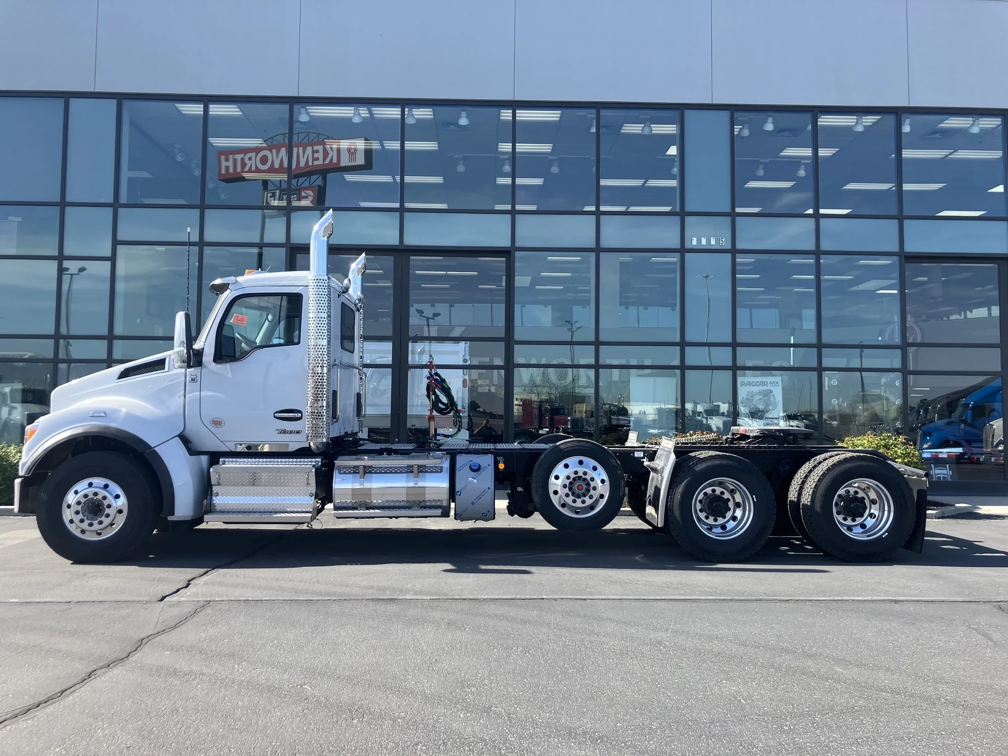 2026 Kenworth T880 - image 6
