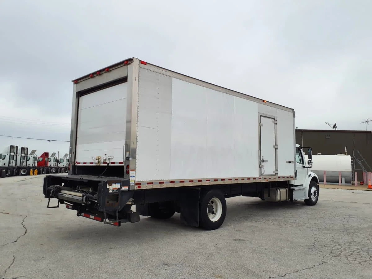 2019 Freightliner M2 106 - image 4