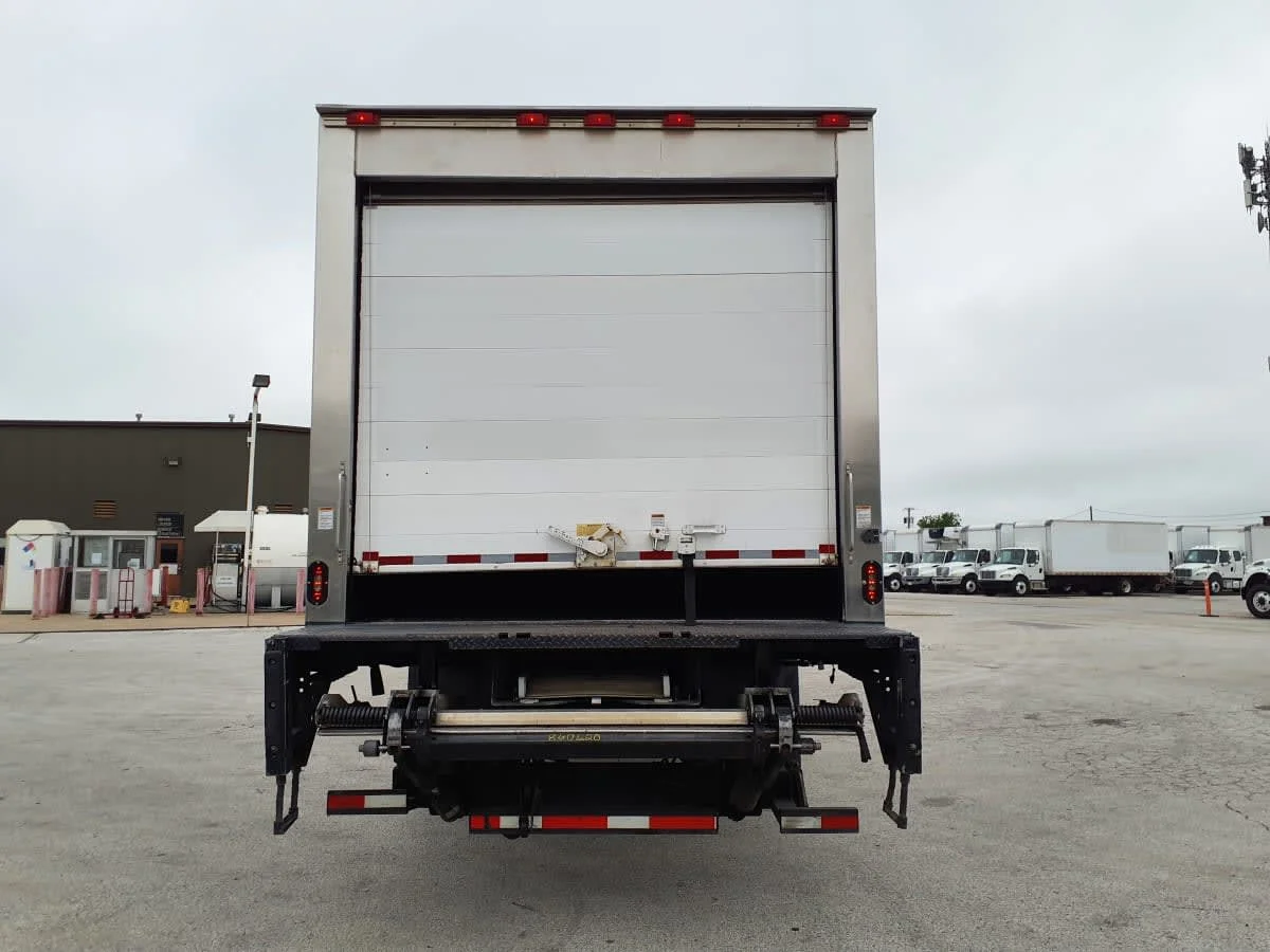 2019 Freightliner M2 106 - image 5