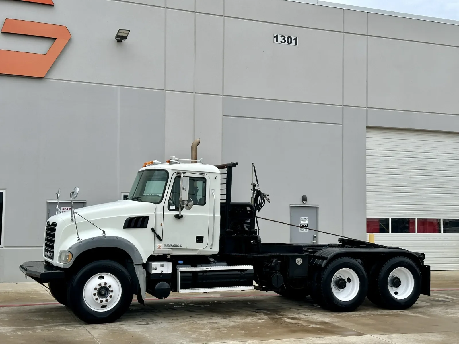 2012 Mack Granite in Hutchins, TX — photo 2