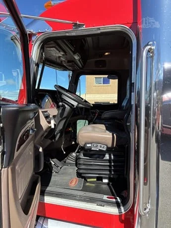2023 Peterbilt 389 - image 33