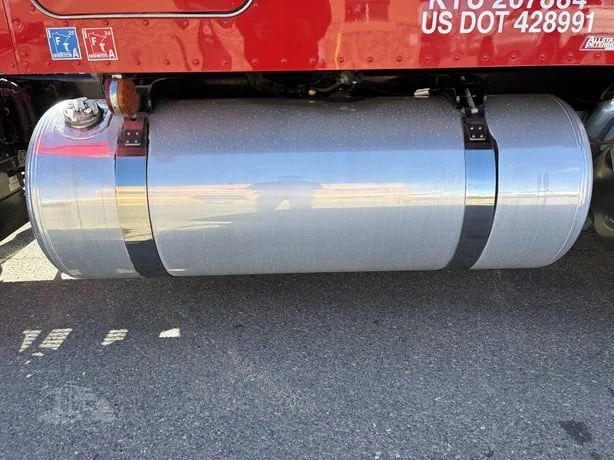 2023 Peterbilt 389 - image 25