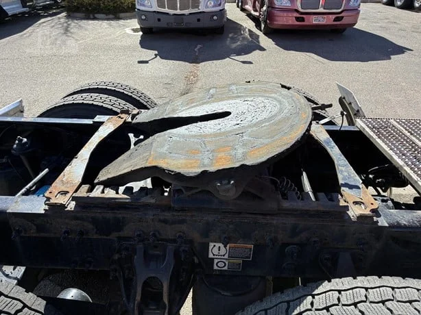 2023 Peterbilt 389 - image 23