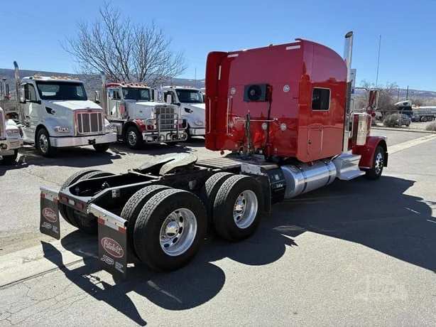 2023 Peterbilt 389 - image 5