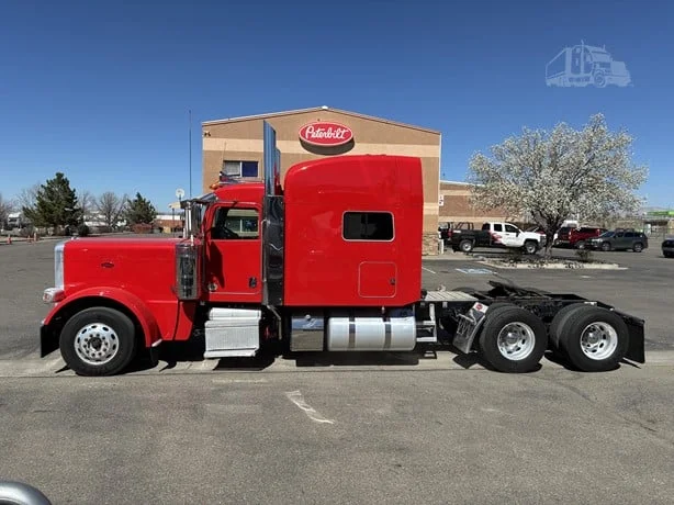 2023 Peterbilt 389 - image 2