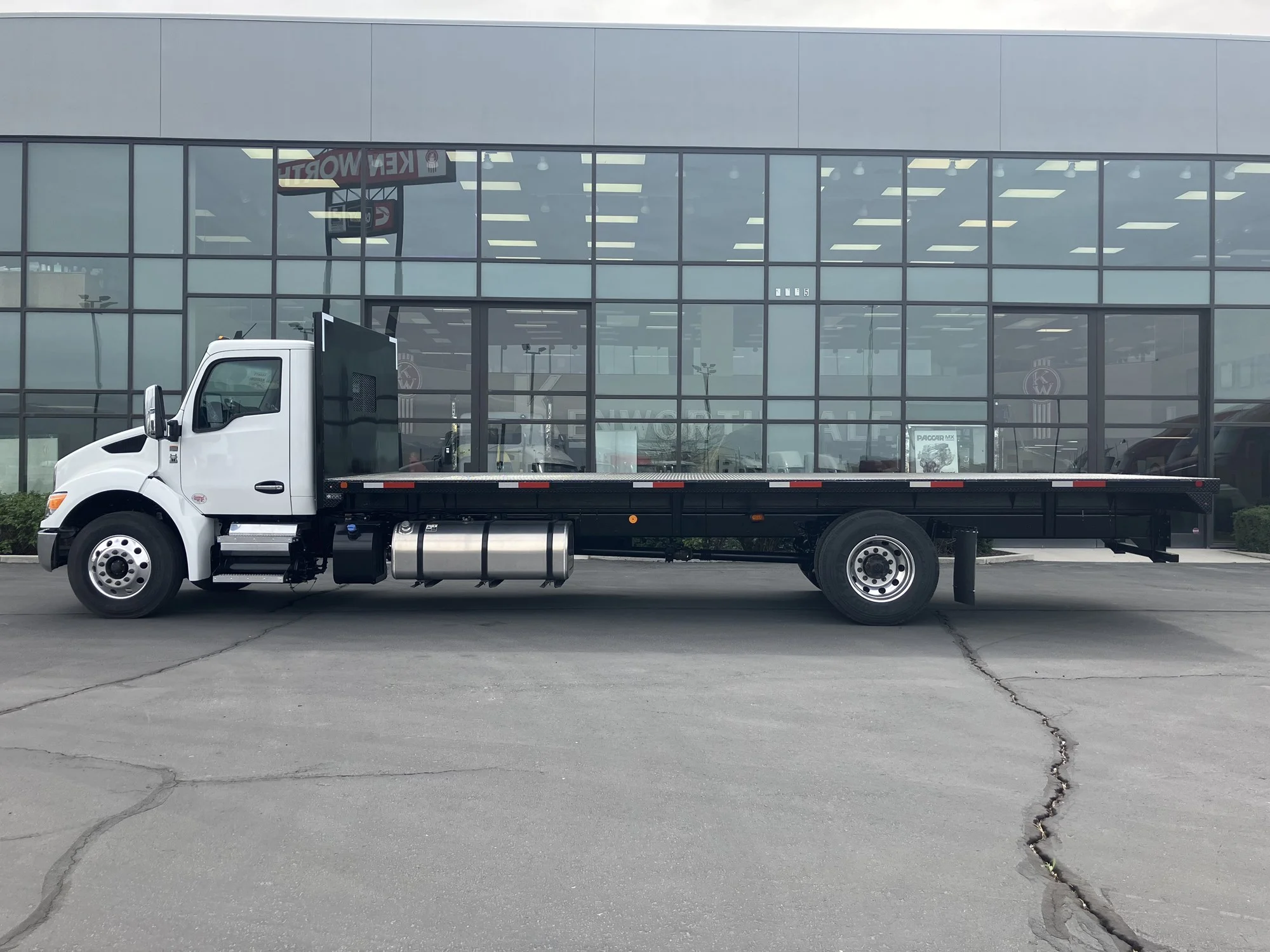 2025 Kenworth T280 - image 5