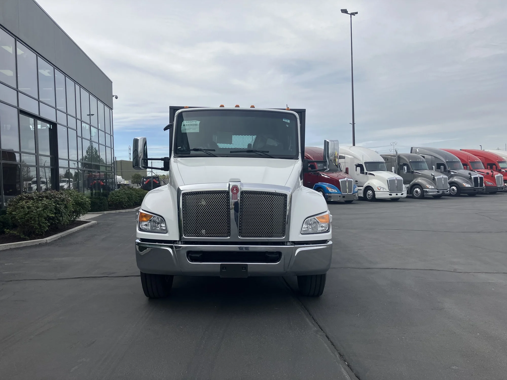 2025 Kenworth T280 - image 2