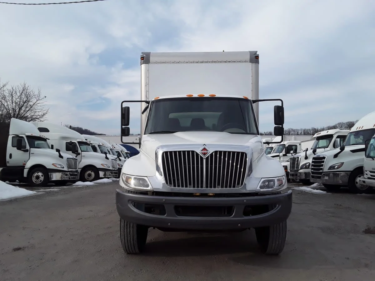 2018 International 4300 - image 2