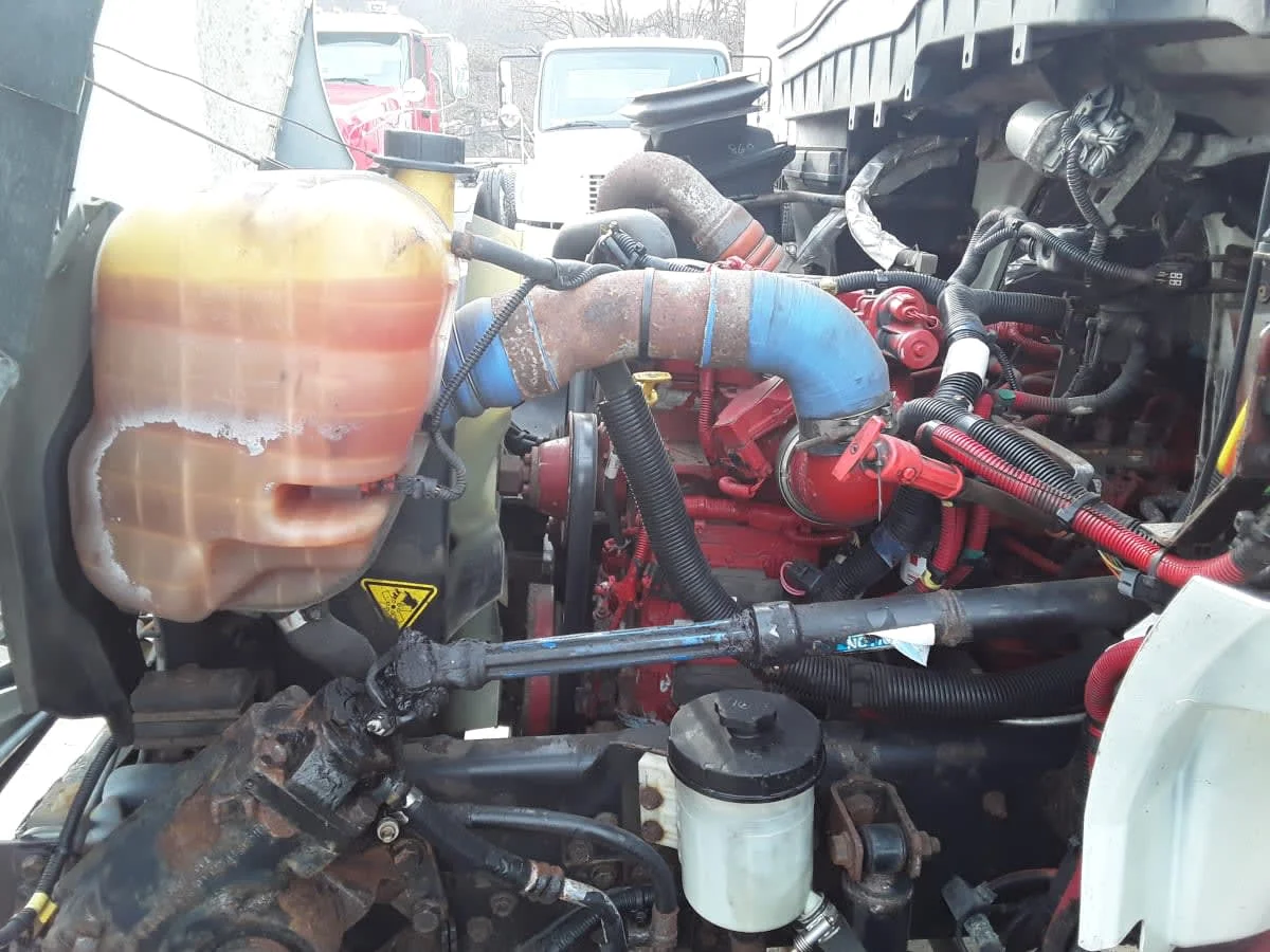 2018 International 4300 - image 9