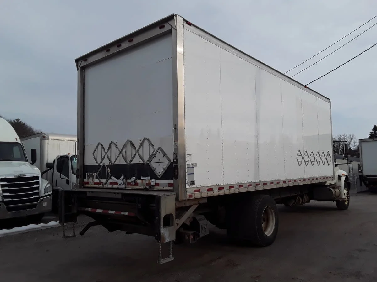 2018 International 4300 - image 4