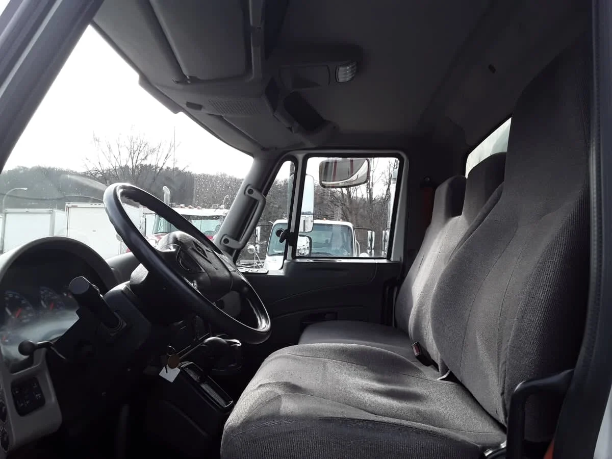 2018 International 4300 in Pittsburgh, PA — photo 7