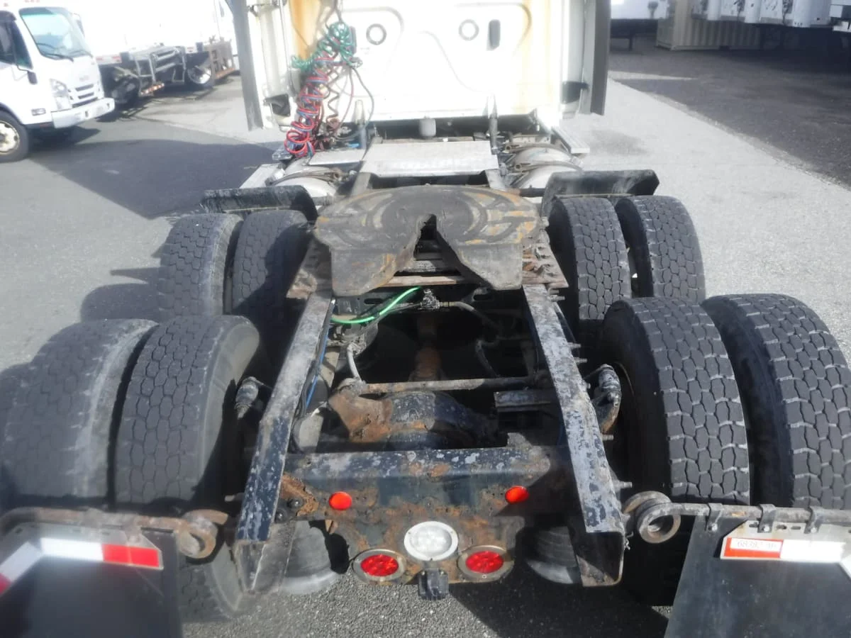 2018 Freightliner Cascadia - image 6