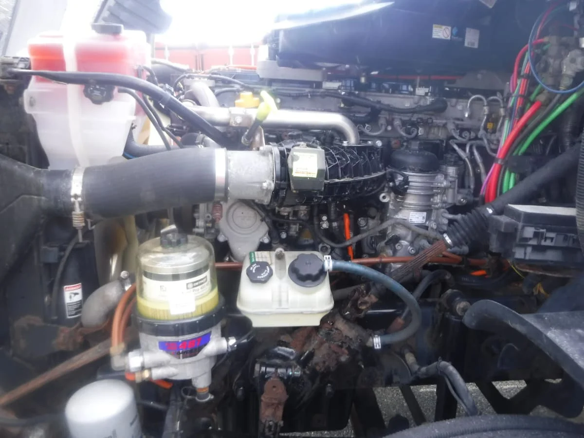 2018 Freightliner Cascadia - image 8