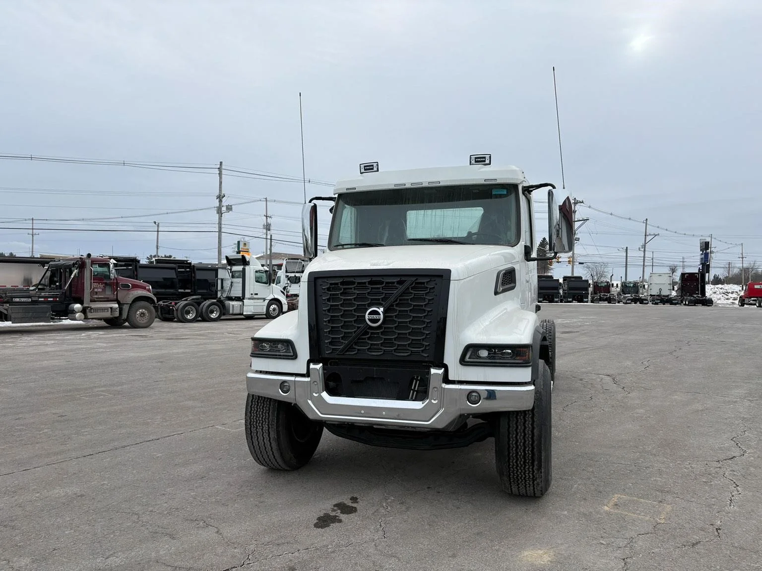 2026 Volvo VHD 300 in Hermon, ME — photo 2