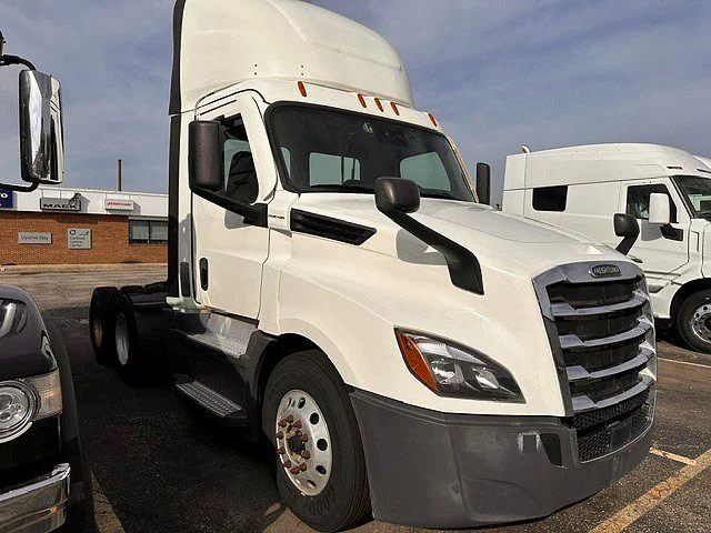 2021 Freightliner Cascadia in London, OH — photo 3