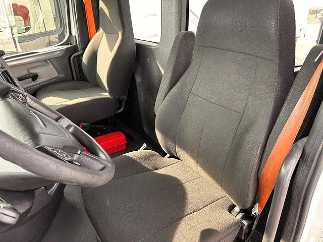 2021 Freightliner Cascadia in London, OH — photo 9