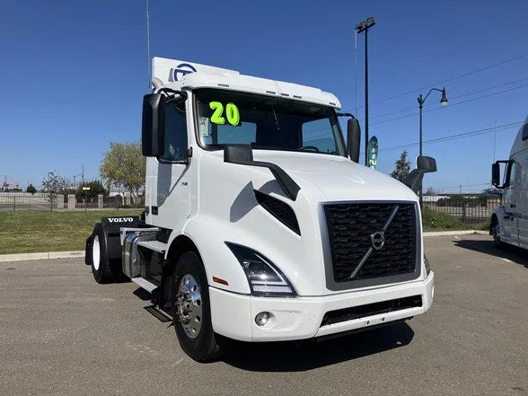2020 Volvo VNR 660