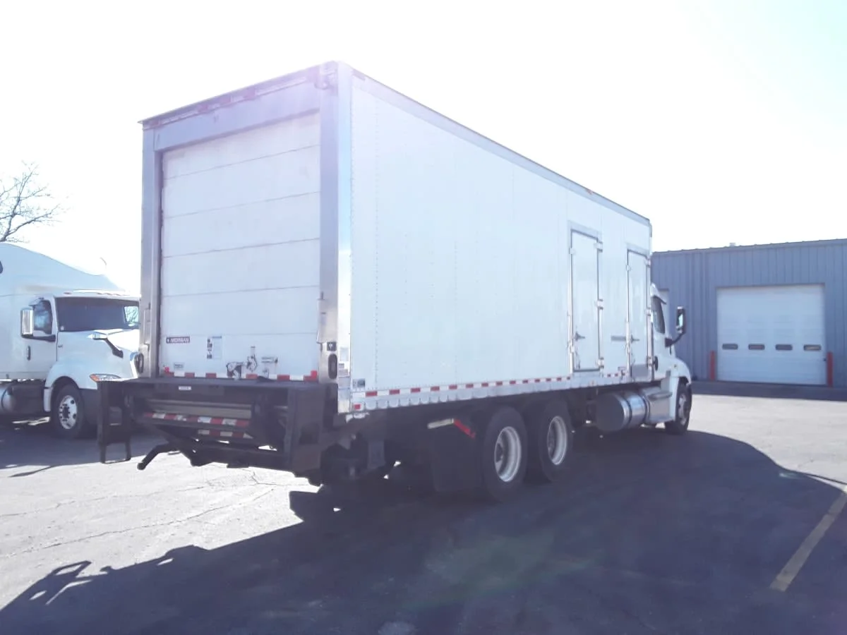 2017 Freightliner Cascadia in Hilliard, OH — photo 4