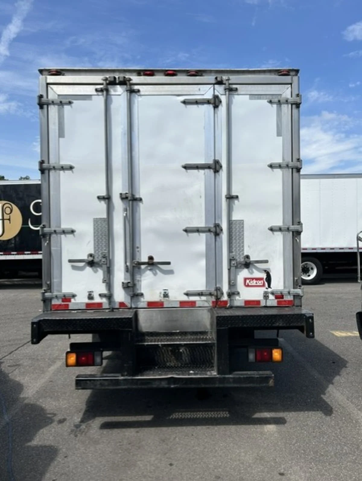 2020 Isuzu NQR in Farmingdale, NY — photo 5